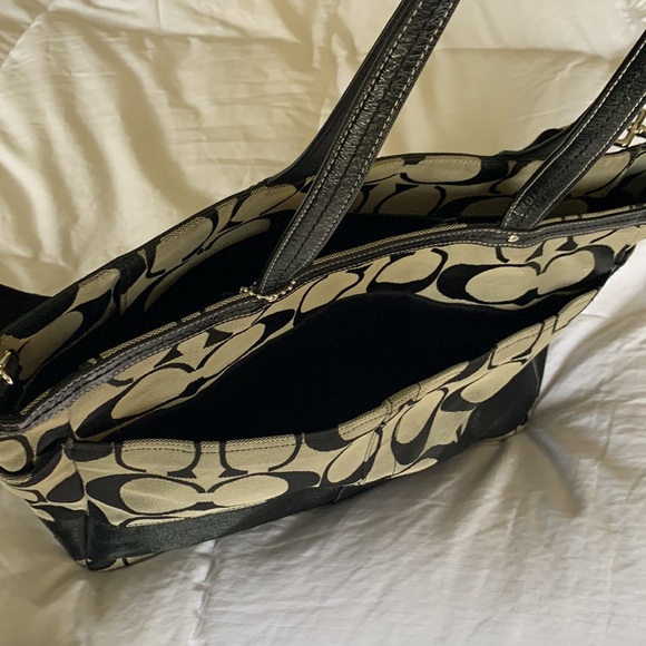 Coach diaper bag used condition.  Can also be used as a tote or laptop bag. - Picture 6 of 6